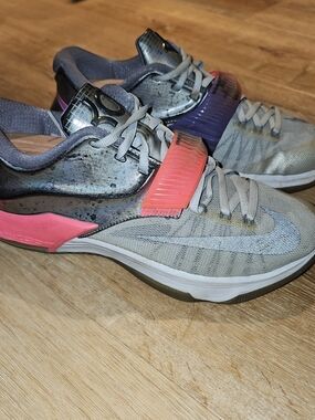 Nike Women's Gray Knit Training Shoes with Pink Accent